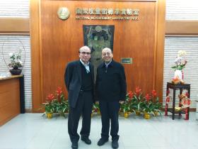 賴俊杰副局長(圖右)與林增耀(圖左)合影